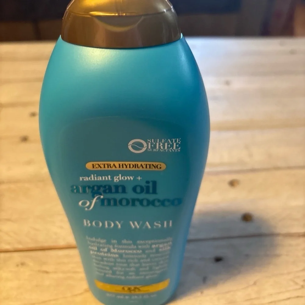 OGX Radiant Glow + Argan Oil of Morocco Extra Hydrating Body Wash for Dry Skin